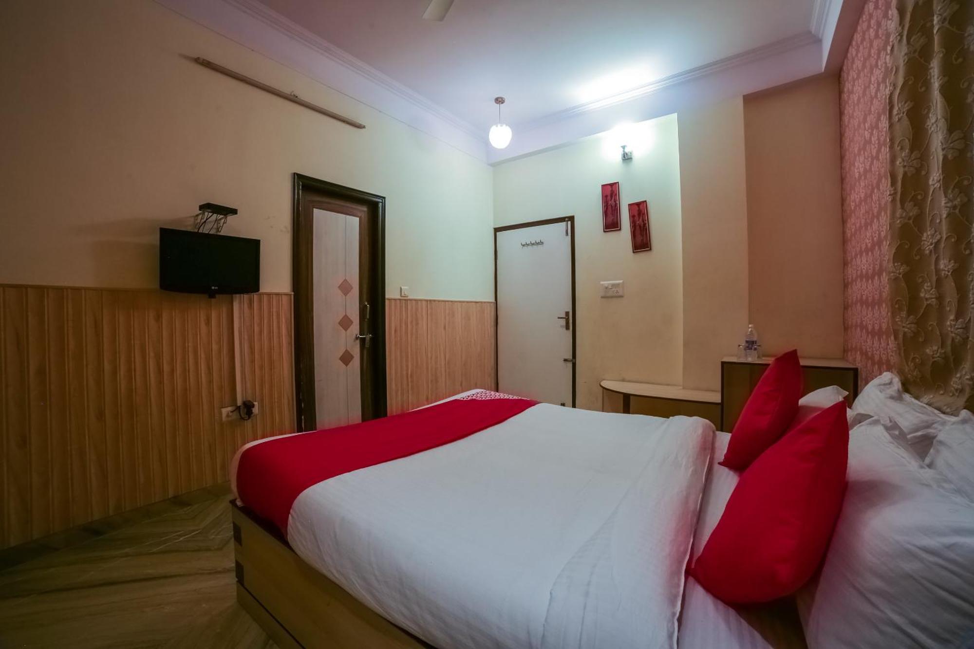 Capital O The Royal Palace Hotel Dzsaipur Kültér fotó
